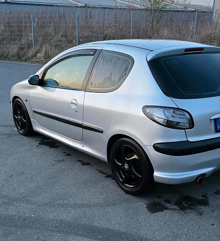 Gebraucht Peugeot 206 109 PS (80 kW) 2003 Silber Coupé