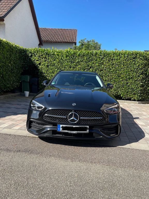 Schwarz Gebraucht 2023 Mercedes C220 AMG Kombi | 37.990 € (Fairer Preis) - Bild 1/4
