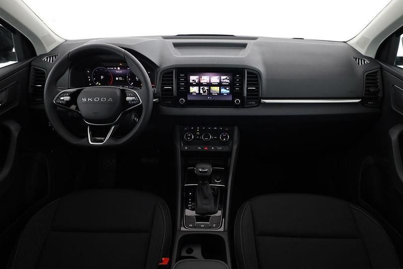 Neu Skoda Karoq Selection 150 PS (110 kW) 2025 Black magic perleffekt SUV