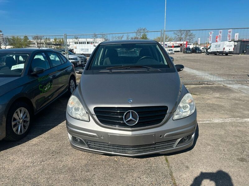 Grau Gebraucht 2005 Mercedes B200 Van / Kleinbus | 3.300 € (Guter Preis) - Bild 1/4