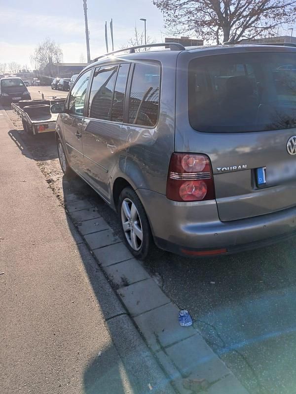 Gebraucht VW Touran 140 PS (102 kW) 2007 Silber Van / Kleinbus