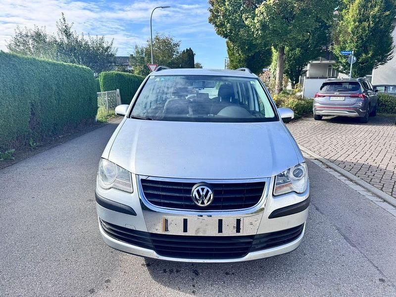 Silber Gebraucht 2007 VW Touran Conceptline Van / Kleinbus | 1.950 € (Superpreis) - Bild 1/4