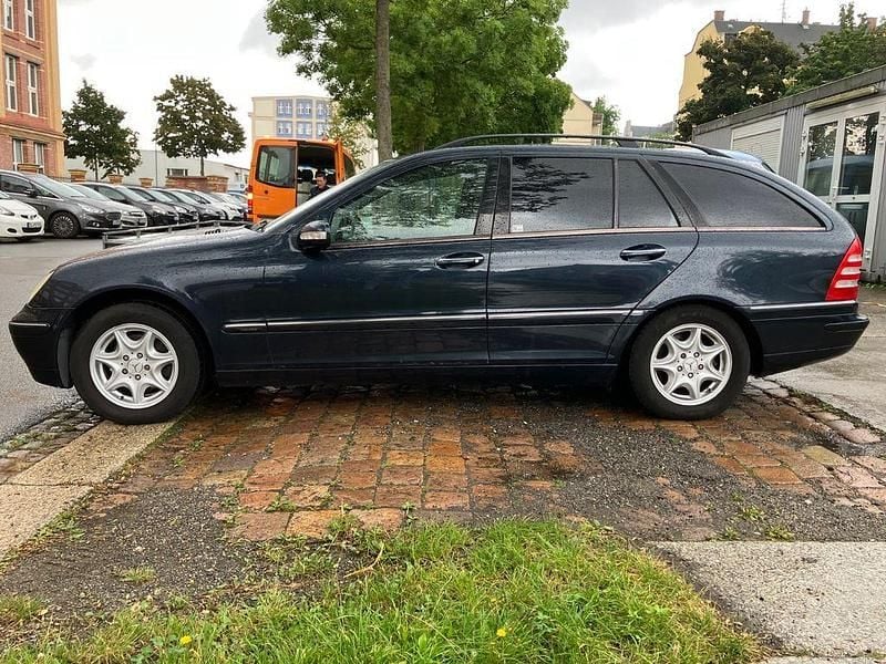 Gebraucht Mercedes C180 143 PS (105 kW) 2005 Blau Kombi
