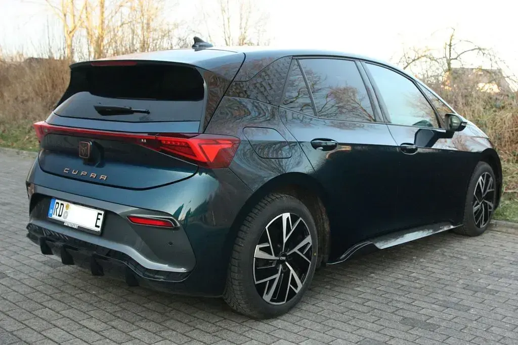 Usata Cupra Born 169 kW (231 CV) 2024 Blu Utilitaria
