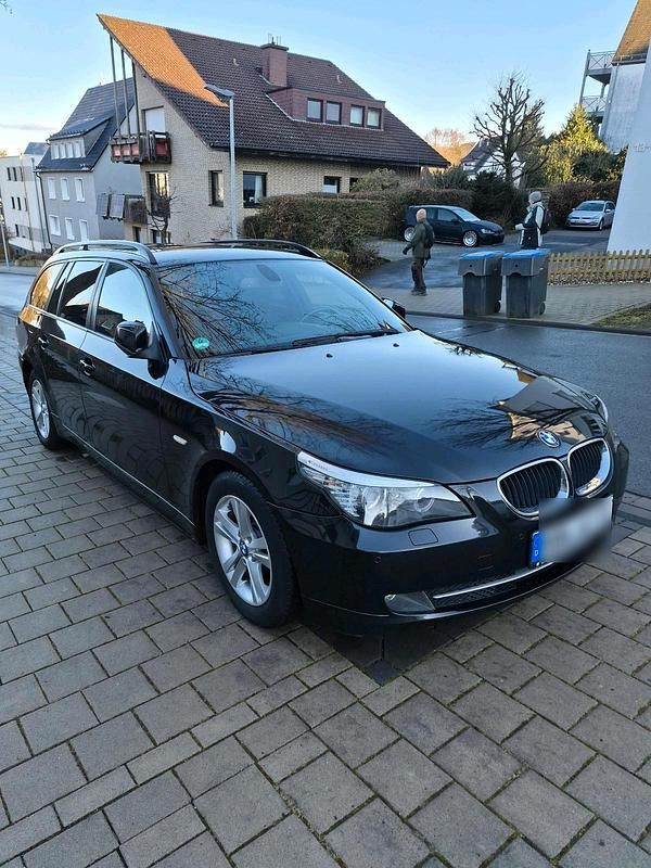 Schwarz Gebraucht 2010 BMW 520 Kombi | 5.600 € (Superpreis) - Bild 1/4