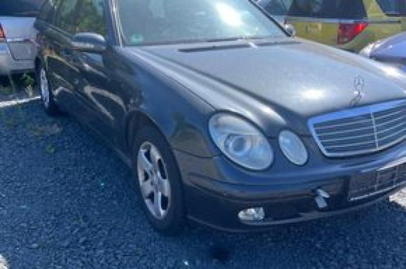 Grau Gebraucht 2003 Mercedes E270 Classic Kombi | 899 € (Guter Preis) - Bild 1/4