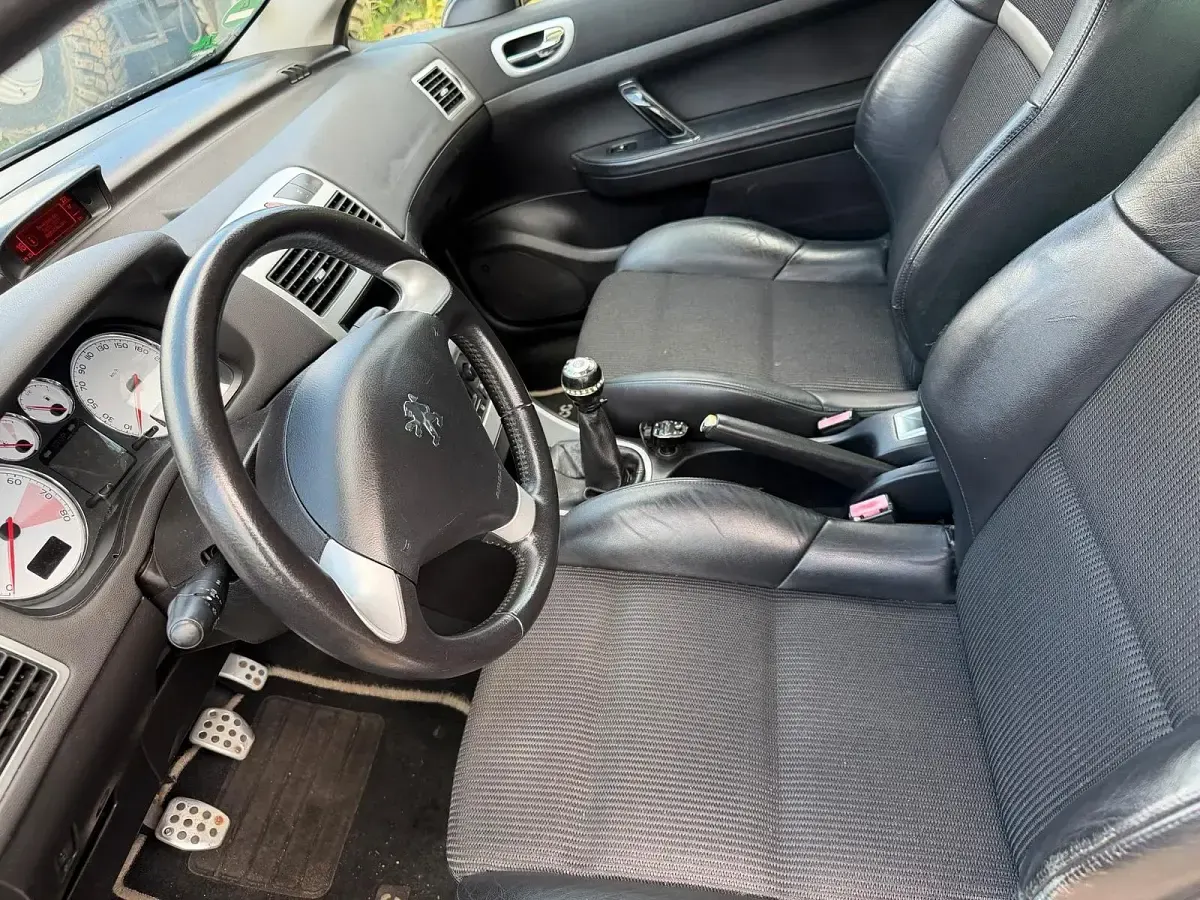 Gebraucht Peugeot 307 CC 109 PS (80 kW) 2006 Schwarz Cabrio