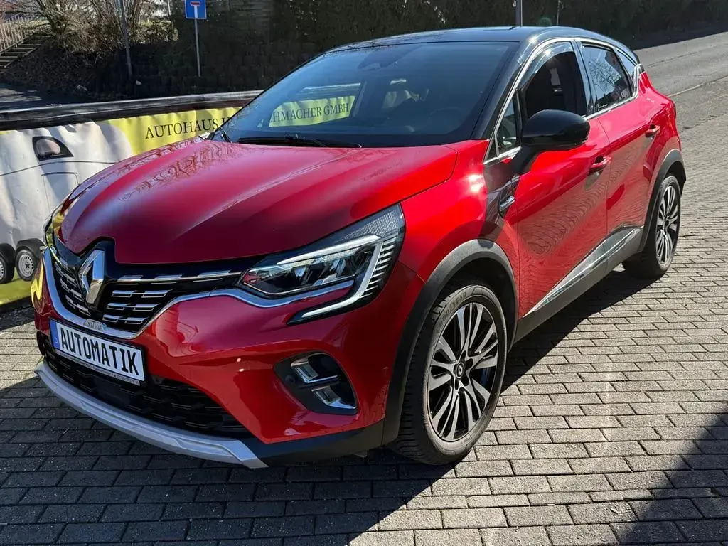 Używany Renault Captur Initiale Paris 91 KM (66 kW) 2022 Czerwony SUV