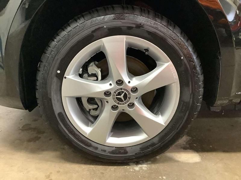 Gebraucht Mercedes e-Vito 85 kW (116 PS) 2022 Schwarz obsidianschwarz metall Van / Kleinbus