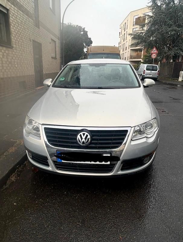 Grau Gebraucht 2009 VW Passat Limousine | 3.000 € (Fairer Preis) - Bild 1/4