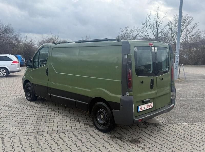 Second-hand Renault Trafic 90 CP (66 kW) 2003 Verde Monovolum