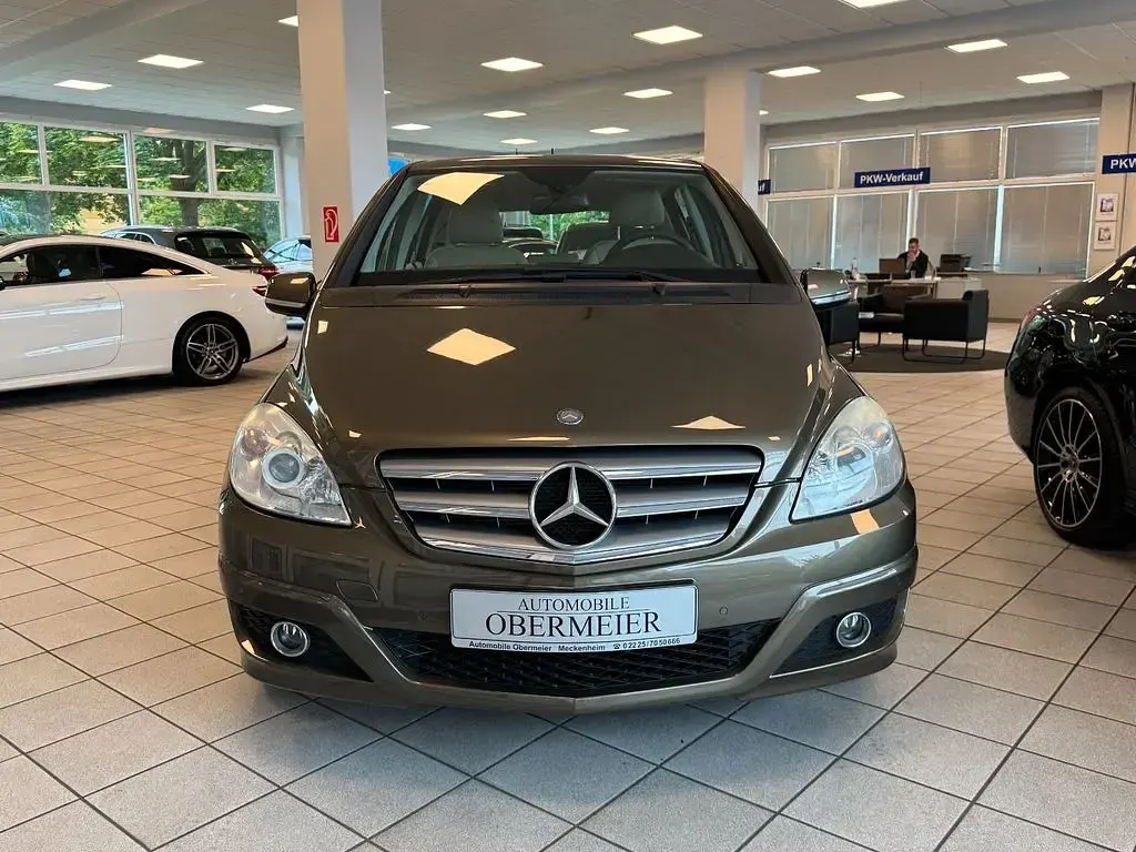 Gebraucht Mercedes B180 116 PS (85 kW) 2009 Braun (steppenbraun metallic) Van / Kleinbus