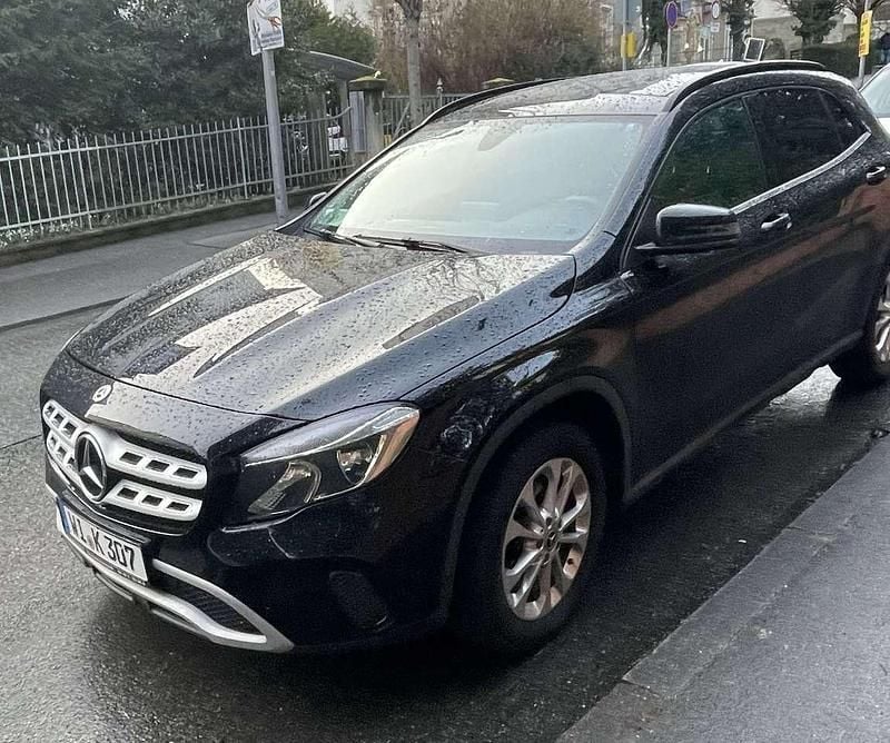 Gebraucht Mercedes GLA200 Style 156 PS (114 kW) 2018 Schwarz SUV