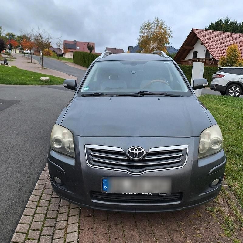 Grau Gebraucht 2009 Toyota Avensis T2 Kombi | 3.300 € (Superpreis) - Bild 1/4