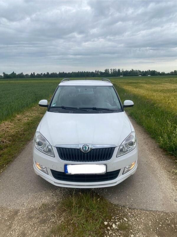 Weiß Gebraucht 2012 Skoda Fabia Ambition Kleinwagen | 3.800 € (Fairer Preis) - Bild 1/4