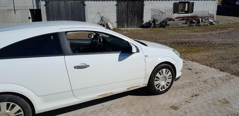 Gebraucht Opel Astra GTC Innovation 90 PS (66 kW) 2009 Weiß Limousine