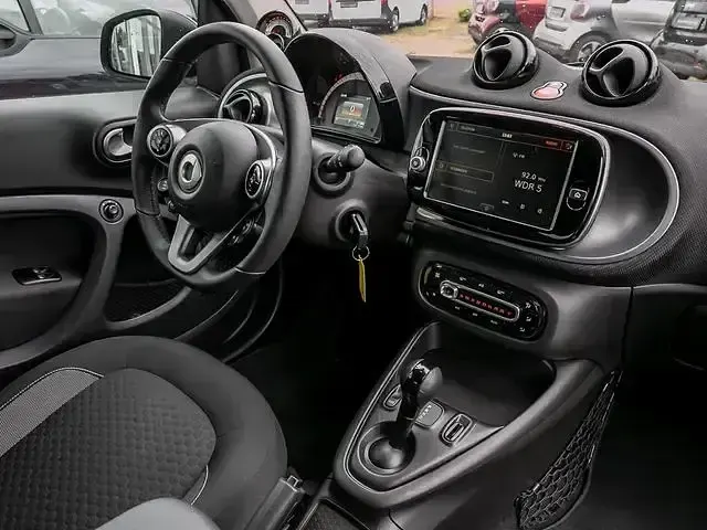 Gebraucht Smart ForTwo Electric Drive Exclusive 60 kW (82 PS) 2024 Rot