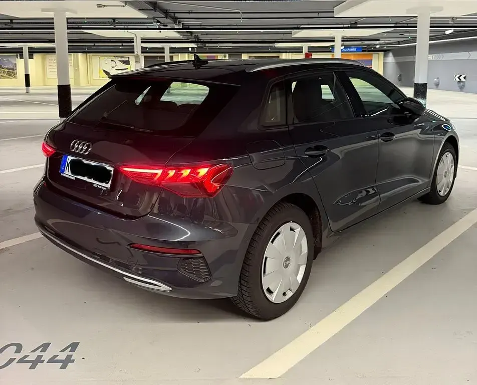 Gebraucht Audi A3 Sport 150 PS (110 kW) 2023 Grau Limousine