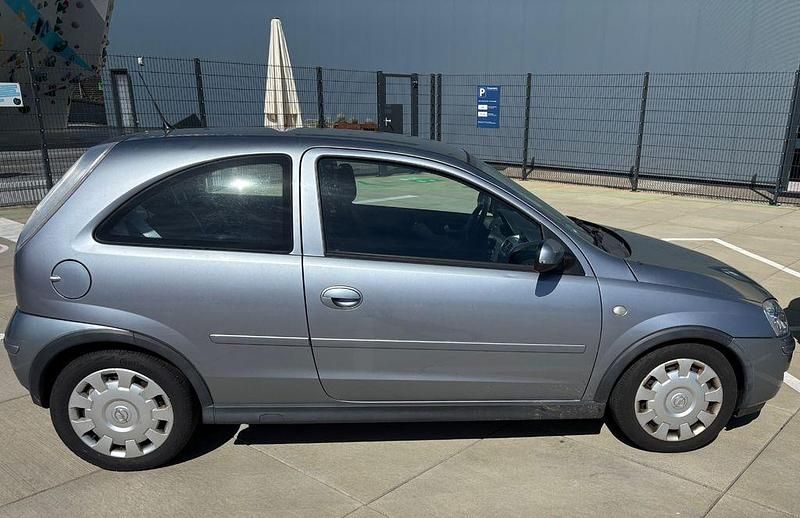 Grau Gebraucht 2006 Opel Corsa Limousine | 2.990 € (Guter Preis) - Bild 1/1