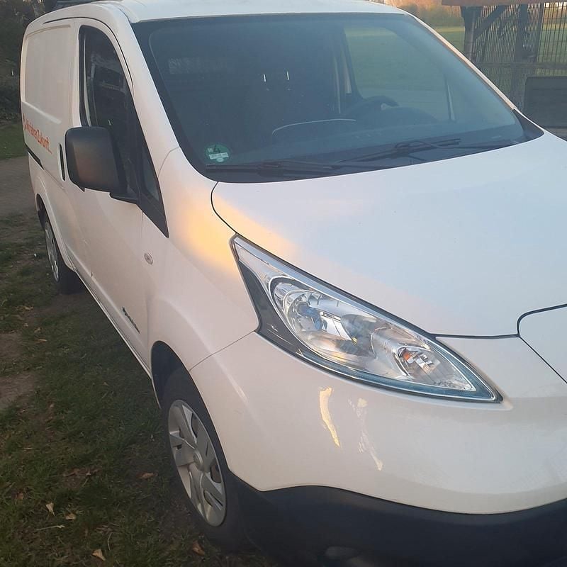 Gebraucht Nissan e-NV200 80 kW (109 PS) 2016 Weiß Van / Kleinbus
