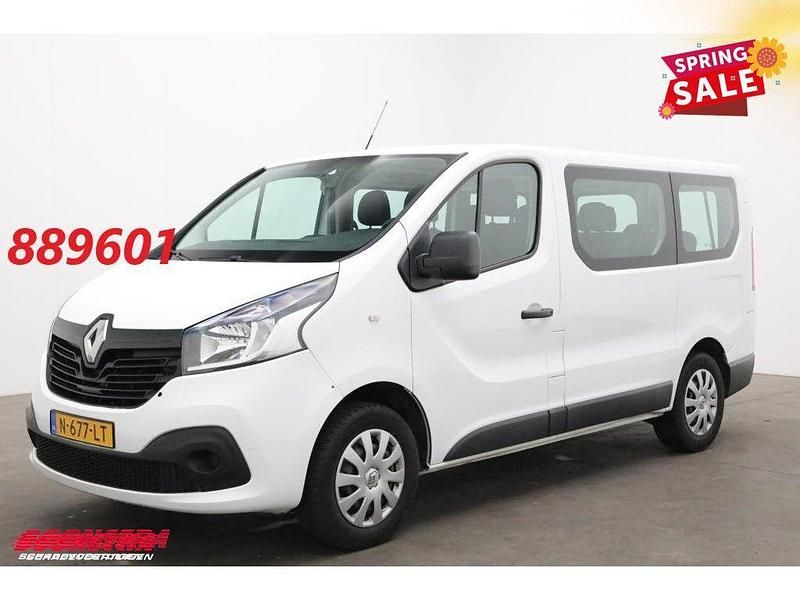 Second-hand Renault Trafic Expression 126 CP (92 kW) 2018 Alb Monovolum