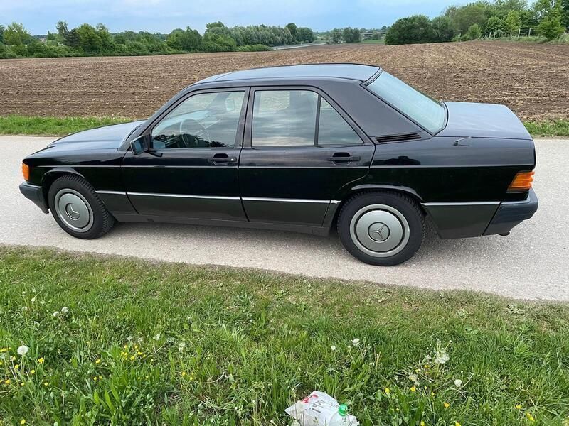Schwarz Gebraucht 1990 Mercedes 190 Limousine | 3.099 € - Bild 1/4