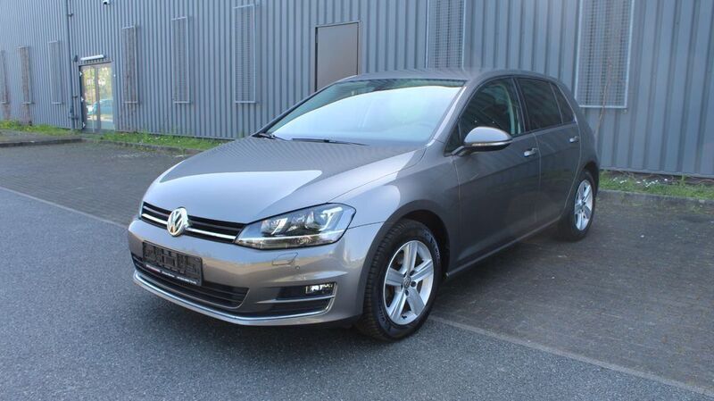 Grau Gebraucht 2016 VW Golf VII Highline Limousine | 12.790 € (Guter Preis) - Bild 1/4
