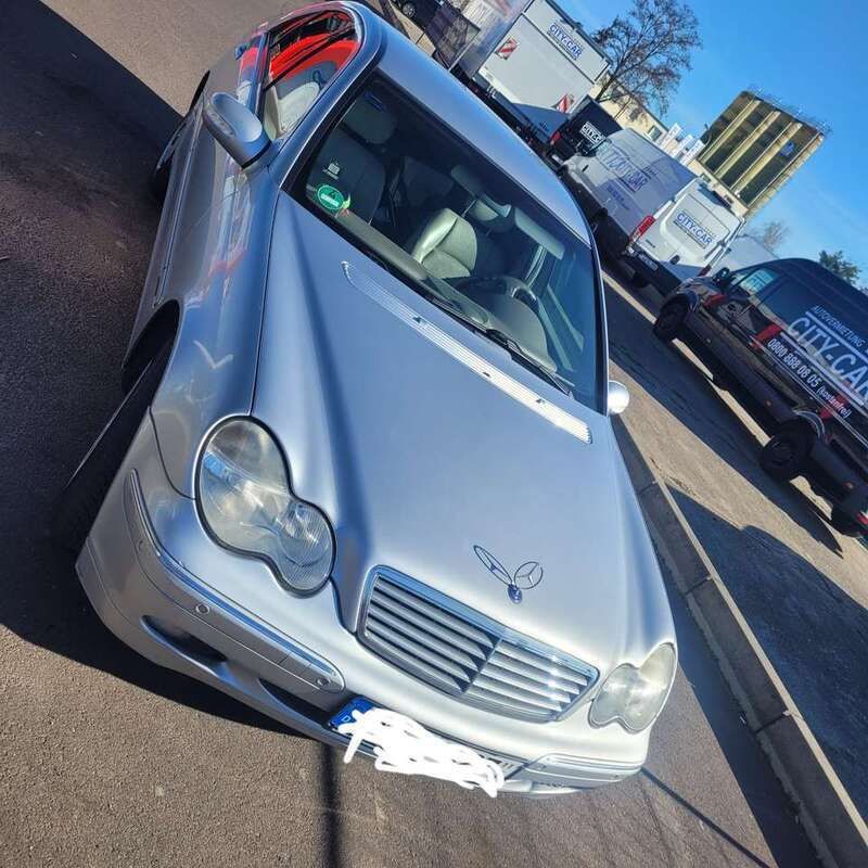 Silber Gebraucht 2002 Mercedes C180 Avantgarde Limousine | 3.600 € (Fairer Preis) - Bild 1/4