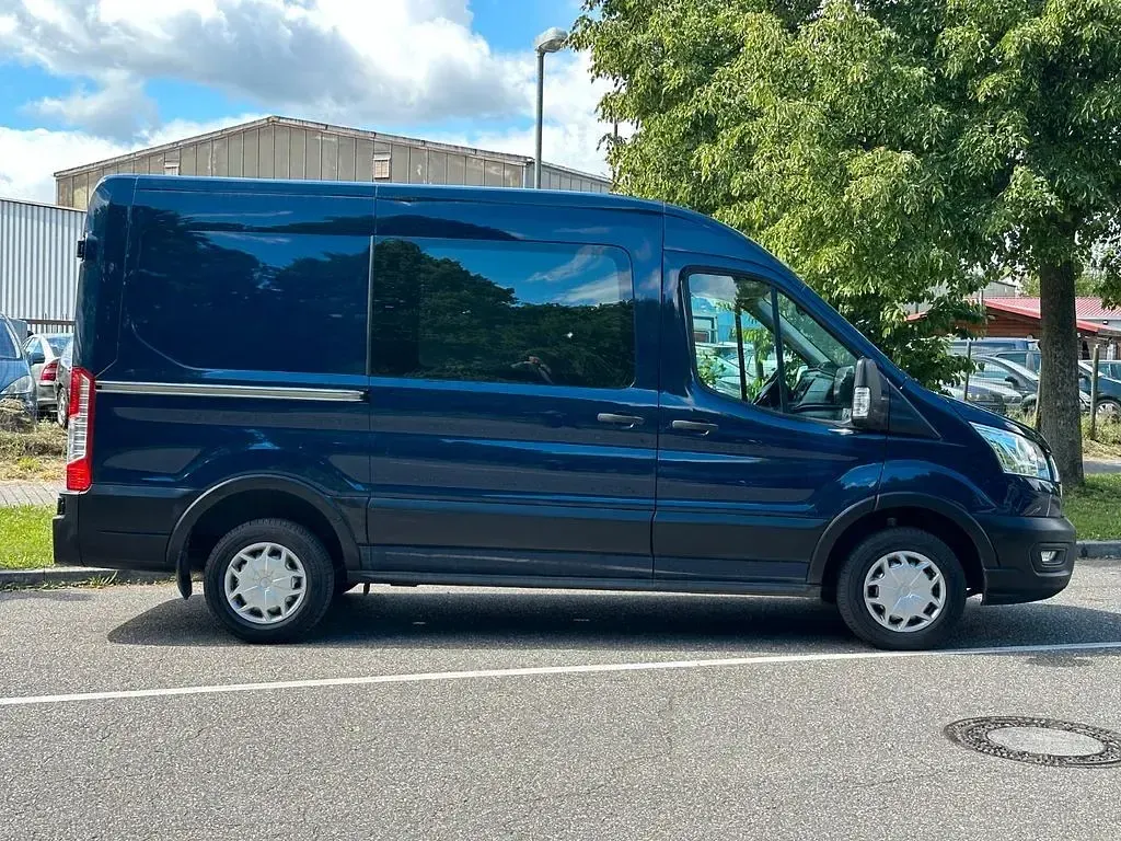 Gebraucht Ford Transit 105 PS (77 kW) 2022 Blazerblau Van / Kleinbus
