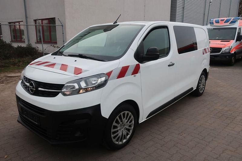 Gebraucht Opel Vivaro 120 PS (88 kW) 2021 Weiß Van / Kleinbus