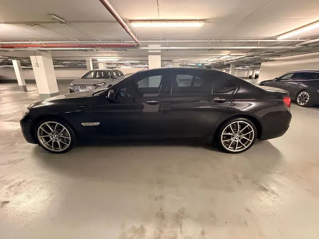 Używany BMW 750L 408 KM (300 kW) 2011 Czarny Sedan/Limuzyna