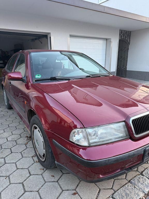 Gebraucht Skoda Octavia 101 PS (74 kW) 1997 Rot Limousine