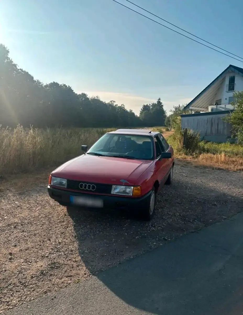 Gebraucht Audi 80 90 PS (66 kW) 2026 Rot Limousine