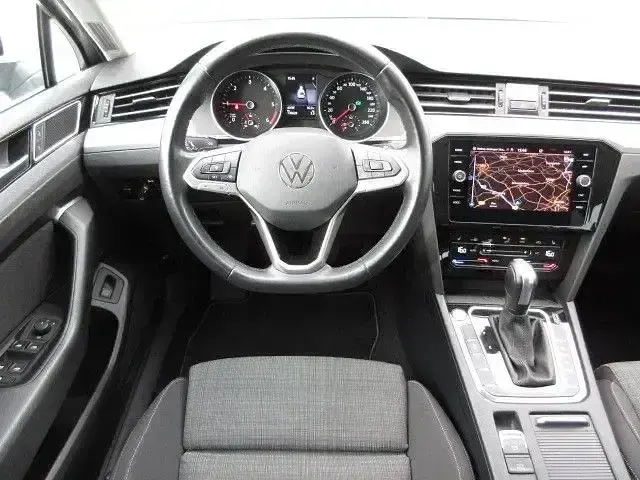 Gebraucht VW Passat 150 PS (110 kW) 2021 Silber Kombi