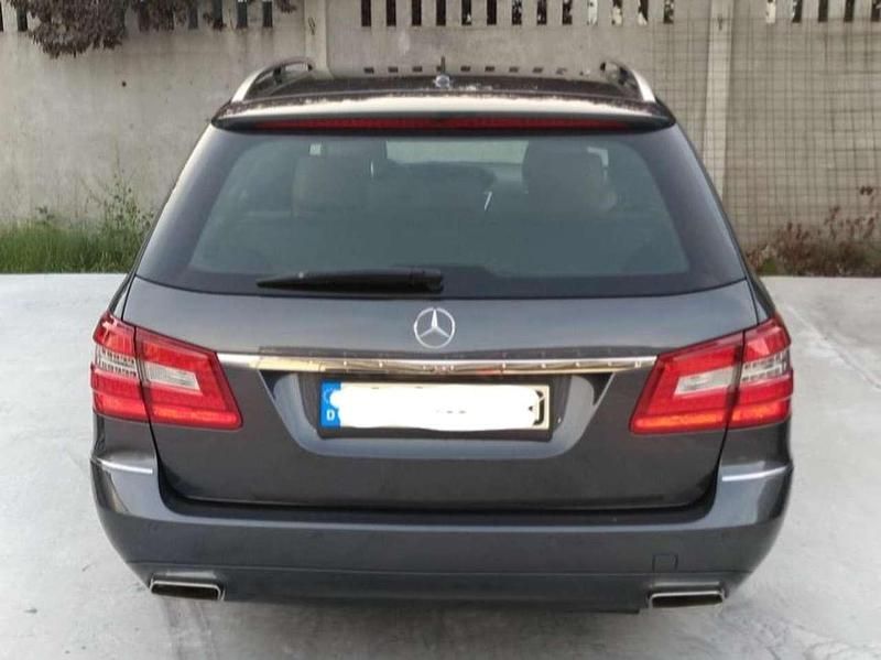Gebraucht Mercedes E500 Avantgarde 387 PS (284 kW) 2010 Grau Kombi