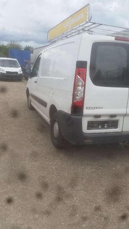 Gebraucht Peugeot Expert 90 PS (66 kW) 2012 Lack weiss banquise/deckende Van