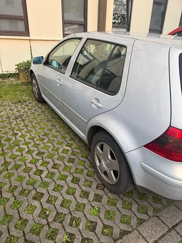 Usata VW Golf IV 105 CV (77 kW) 2000 Argento Utilitaria