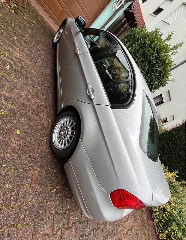 Silber Gebraucht 2009 BMW 318 Limousine | 7.600 € (Fairer Preis) - Bild 1/4