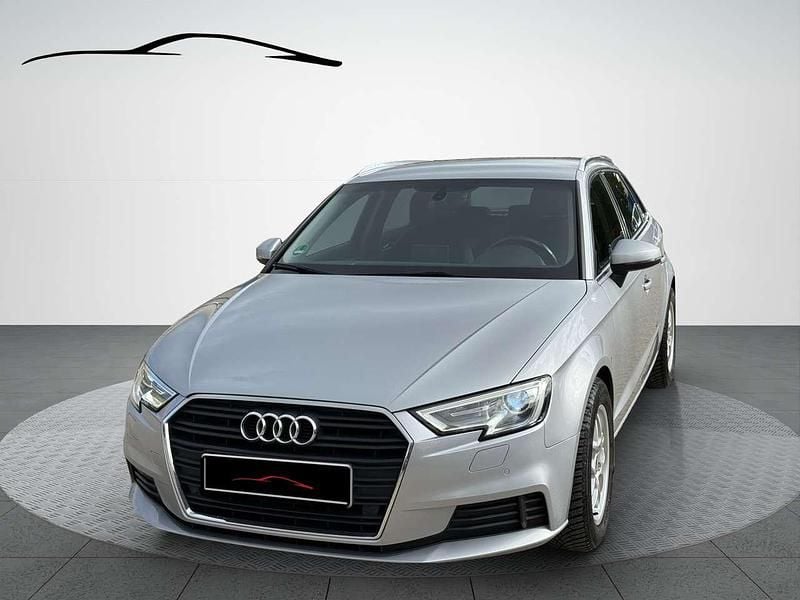 Florettsilber Gebraucht 2017 Audi A3 Basis Limousine | 12.990 € (Guter Preis) - Bild 1/4