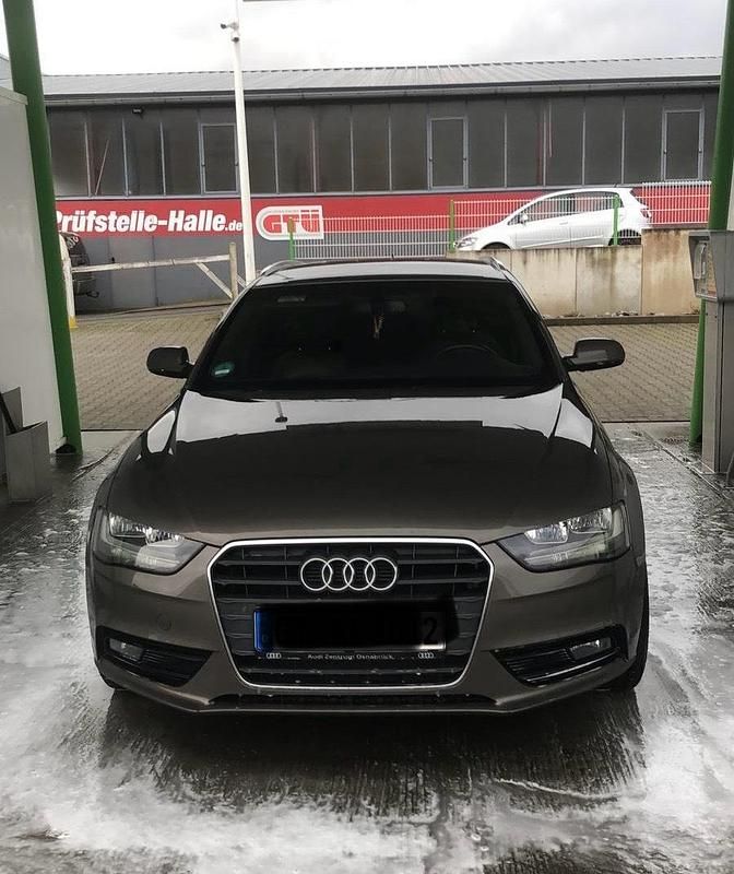 Gebraucht Audi A4 Attraction 204 PS (150 kW) 2014 Grau Kombi