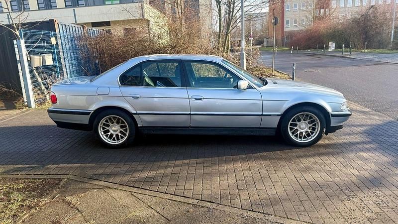 Gebraucht BMW 725 143 PS (105 kW) 1998 Silber Limousine