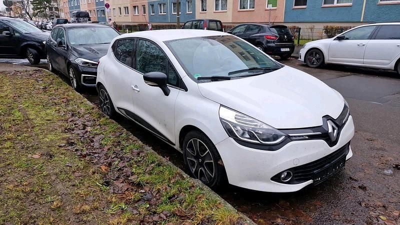 Weiß Gebraucht 2013 Renault Clio IV Limousine | 2.980 € (Fairer Preis) - Bild 1/4