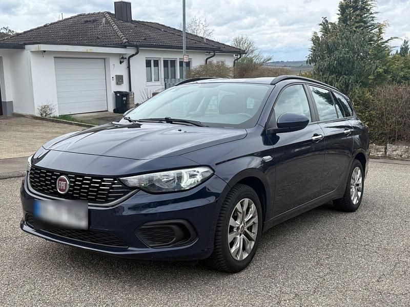 Gebraucht Fiat Tipo Pop 95 PS (69 kW) 2018 Blau Kombi