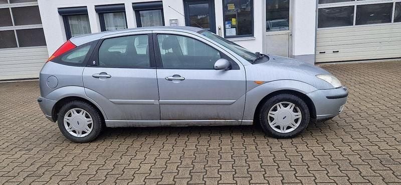 Gebraucht Ford Focus Ghia 101 PS (74 kW) 2003 Silber Limousine