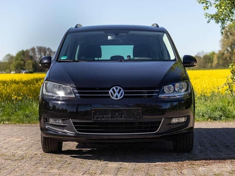 Second-hand VW Sharan 150 CP (110 kW) 2015 Negru Monovolum