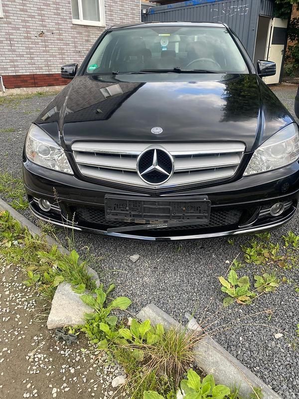 Schwarz Gebraucht 2011 Mercedes C220 Avantgarde Limousine | 9.250 € (Guter Preis) - Bild 1/4