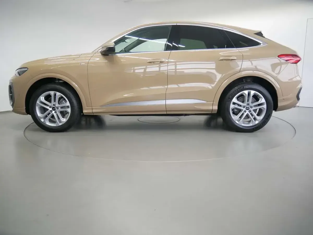 Gebraucht Audi Q5 Sportback S-Line 204 PS (150 kW) 2025 Gold SUV