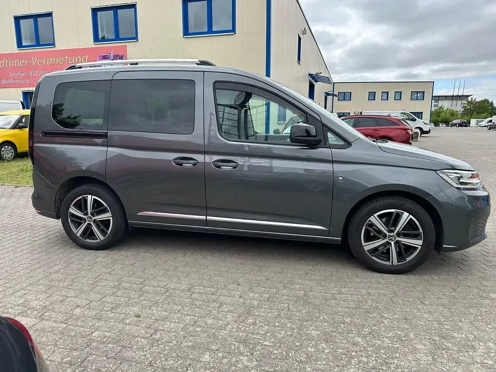 Gebraucht VW Caddy Style 122 PS (89 kW) 2022 Grau Van / Kleinbus