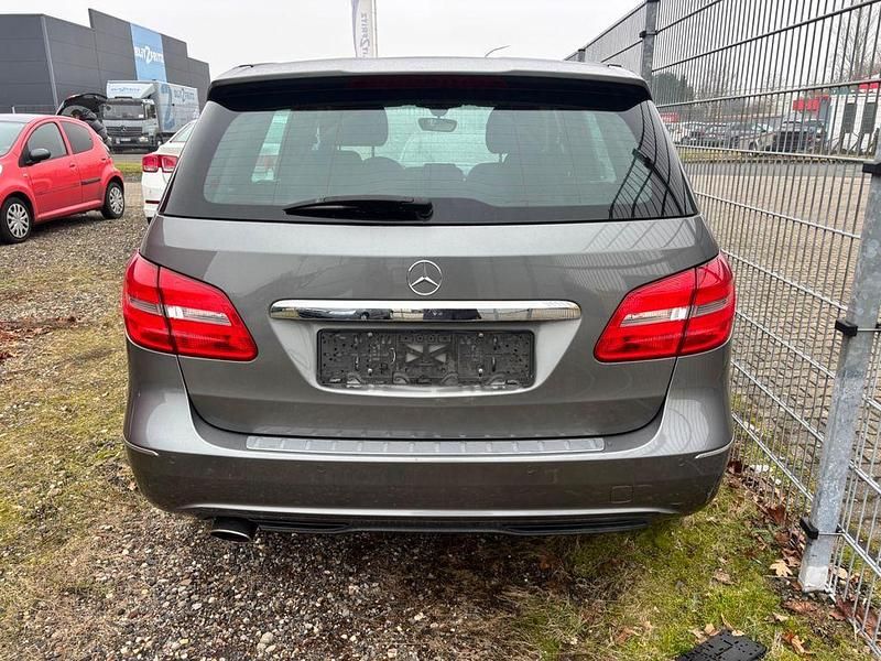 Gebraucht Mercedes B200 156 PS (114 kW) 2012 Grau Van / Kleinbus