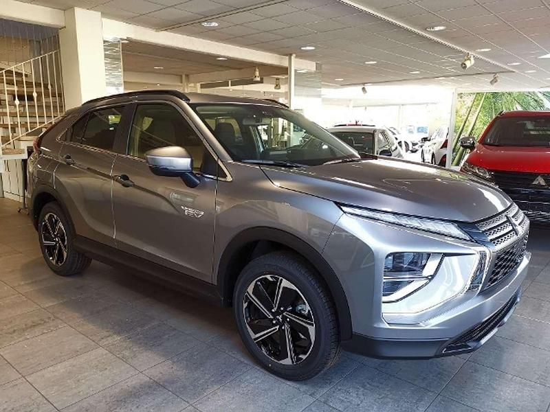 Używany Mitsubishi Eclipse Cross Plus 98 KM (72 kW) 2022 Srebrny SUV